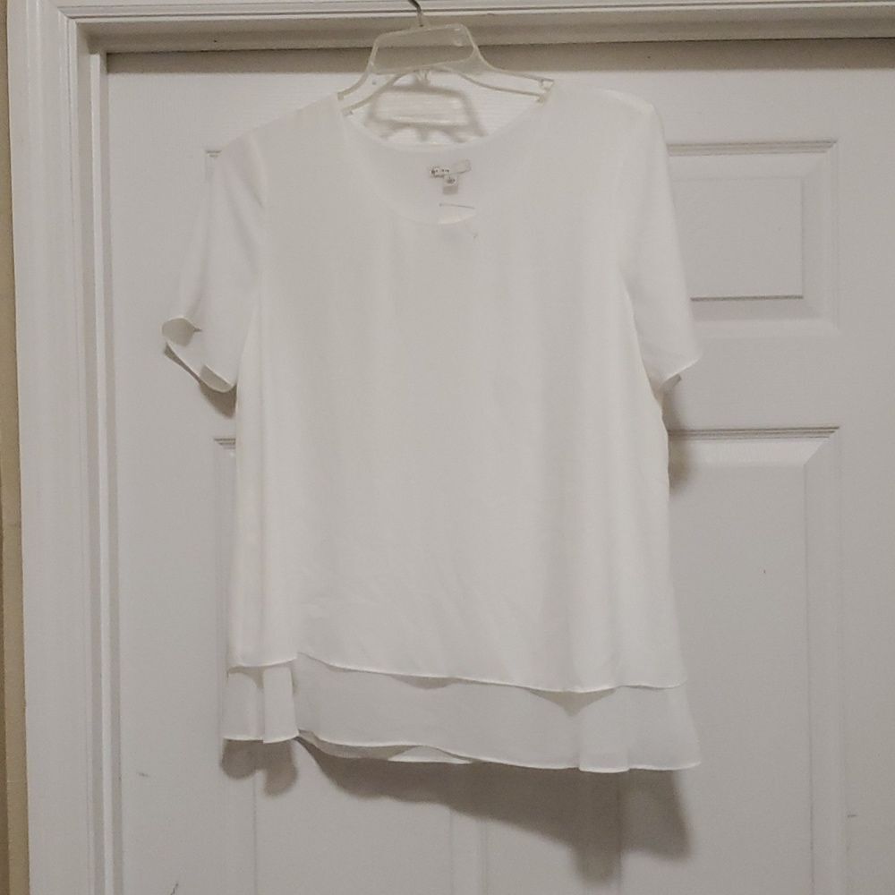 J/m sportswear white top